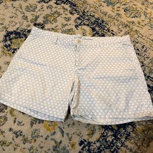 GAP Blue & white 6” short in great condition Sz18